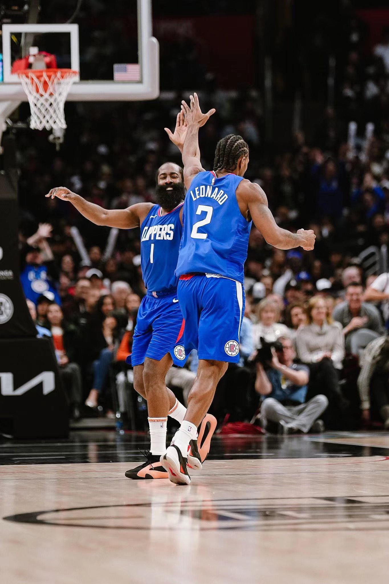 Clippers slog Suns, Five Tigers fører holdet til sejr